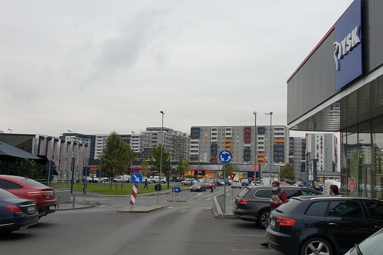 Iosia Apartment 203 Oradea Buitenkant foto